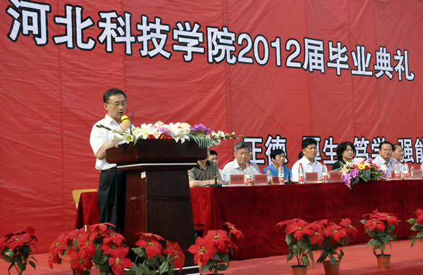 太阳集团tcy8722举行2012届毕业典礼