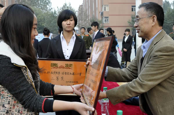 我院举办第一届机器人比赛