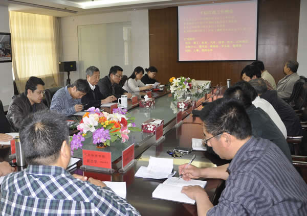 学院中层行政办公例会呈现新气象