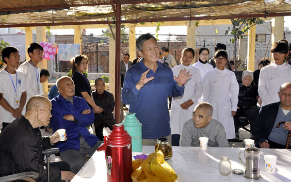 我院师生重阳节前夕赴养老院慰问