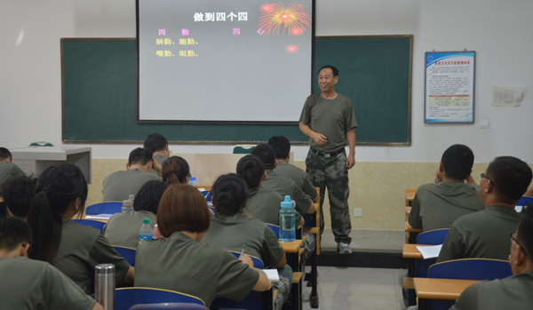 2015年暑期教职工培训系列报道之五 梁建刚副院长为全体学工干部授课