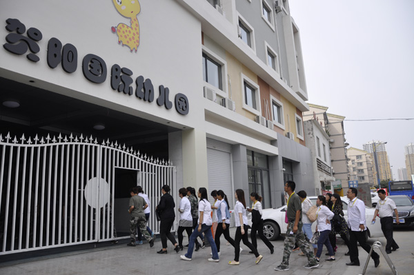 我院教职工参观贺阳国际中小学、幼儿园和酒店