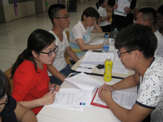 汽车工程学院举办2016届毕业生实习就业校园招聘会