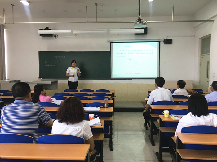 我校举行青年教师导师助课期中教学诊断活动