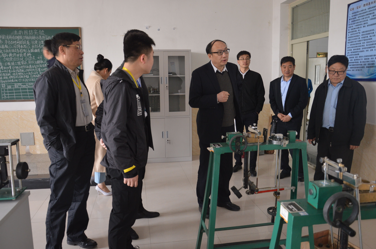 省教育厅年检组莅临我校检查指导工作