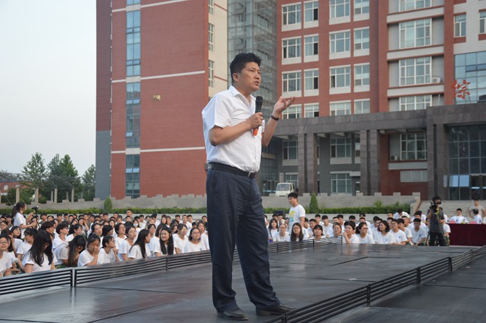 周虎震教授在我校举办报告会