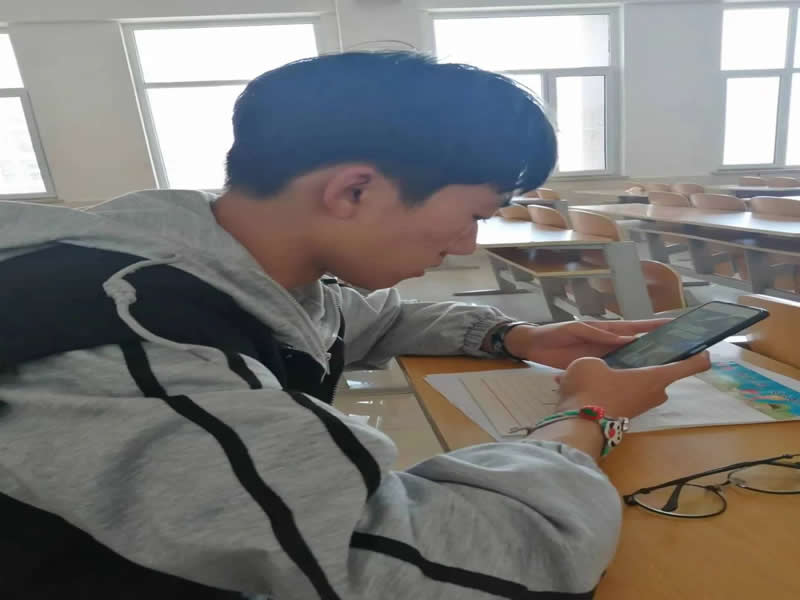 太阳集团tcy8722组织全校学生同上一堂航天精神思政大课