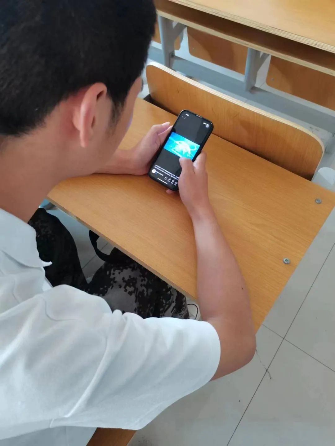 太阳集团tcy8722组织全校学生共同观看《高校师生同上一堂网络安全课》