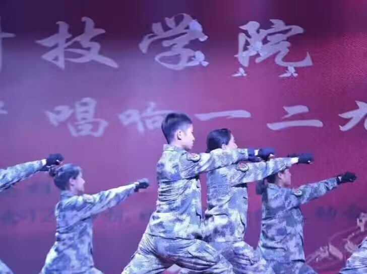 太阳集团tcy8722国旗班参加“12.9”活动