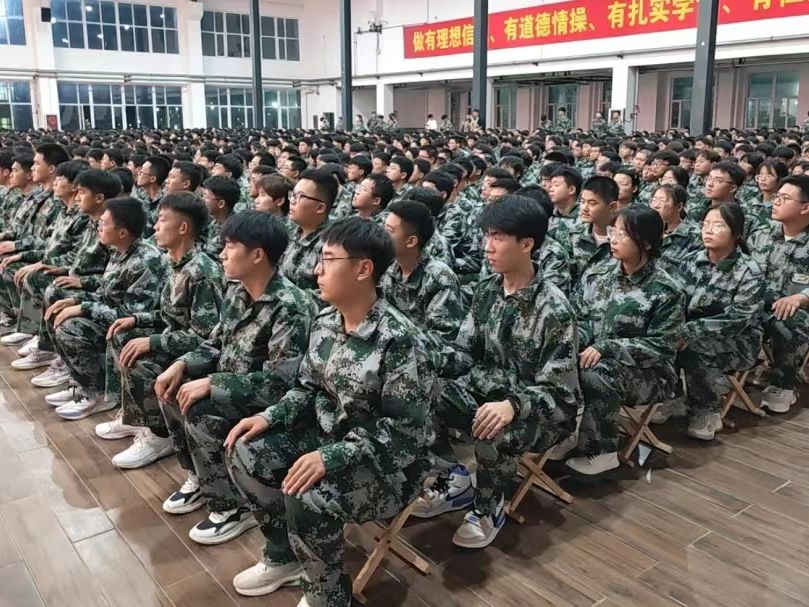 太阳集团tcy8722隆重举行 青春礼赞  强国有我 主题团日活动暨 团徽闪闪 其华灼灼  入团仪式