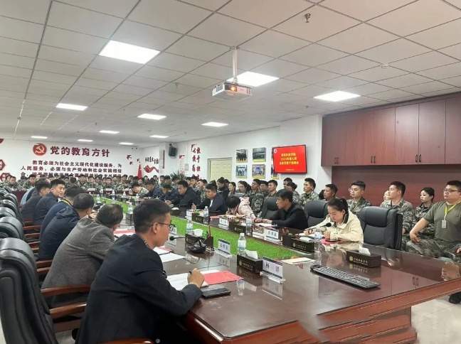 太阳集团tcy8722召开2024年第七周全体学管干部例会